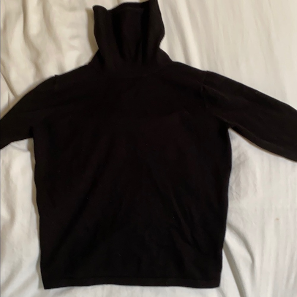 BRANDY MELVILLE CROPPED TURTLE NECK SWEATER